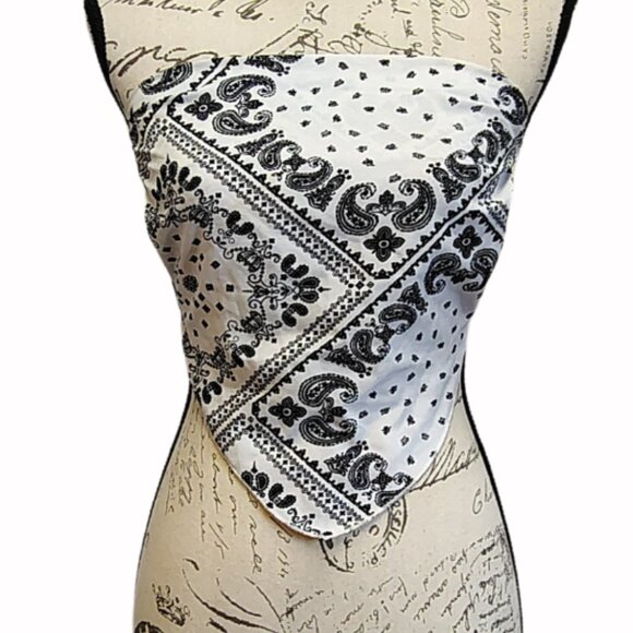 White and Black Paisley Backless Bandana Halter Top Size Small / Medium -  Y2K - Picture 3 of 5
